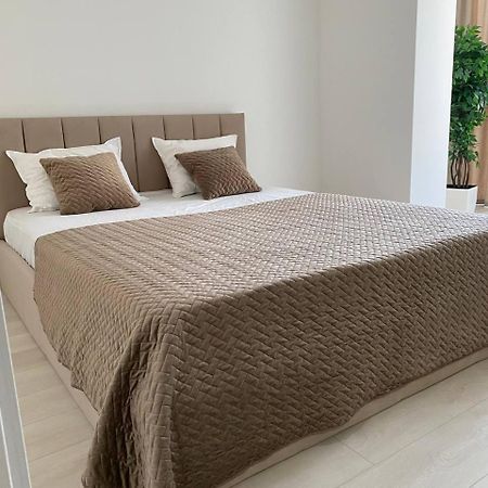 Atlant Luxury Big Family Five Apart On Golovna Поряд З Тц Депот Wi Fi 24 На 7 Chernivtsi Bagian luar foto