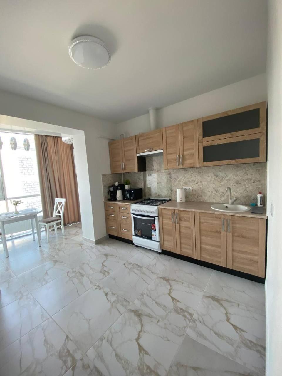 Atlant Luxury Big Family Five Apart On Golovna Поряд З Тц Депот Wi Fi 24 На 7 Chernivtsi Bagian luar foto